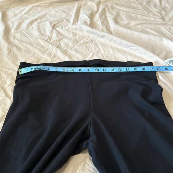 Torrid Floral Graphic Cropped Leggings - Picture 8 of 9